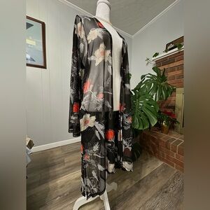 🛍️ Brittney Humble floral sheer open front knit topper excellent condition.